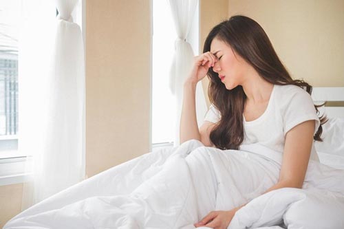 Tại sao có hiện tượng đau đầu khi thức dậy?