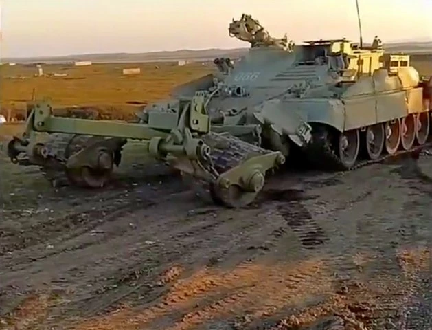 Xe bọc thép phá mìn - vượt vật cản BMR-2 của Quân đội Azerbaijan. Ảnh: Vestnik.