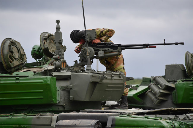 Quân đội Syria tự chủ bảo dưỡng T-72B3 ngoài thực địa