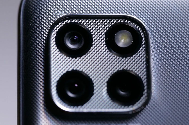 Trên tay smartphone chống nước, kết nối mạng 5G, RAM 6 GB, pin 5.000 mAh, giá hấp dẫn