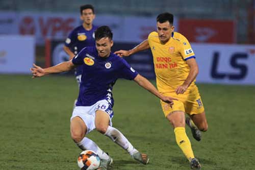 Trung vệ Bùi Hoàng Việt Anh: Một năm 'lớn nhanh như thổi'