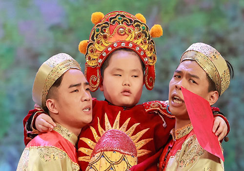 Cuộc sống hiện tại của "Táo Quân nhí" với câu thoại kinh điển: "Cầm tiền thì sợ tiền rơi, cầm tờ A4 đời đời ấm no"