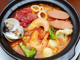 Công thức nấu mì cay hải sản ngon chuẩn vị Hàn Quốc