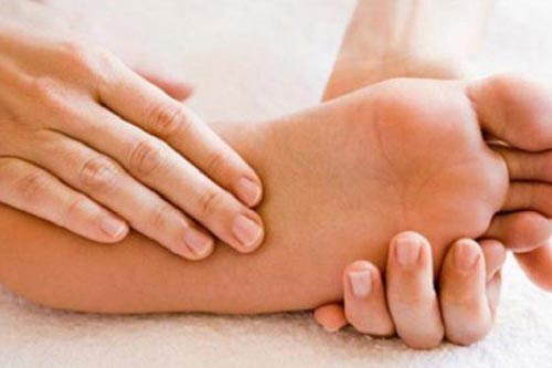 Trị chứng bàn chân lạnh bằng nguyên liệu có sẵn trong nhà