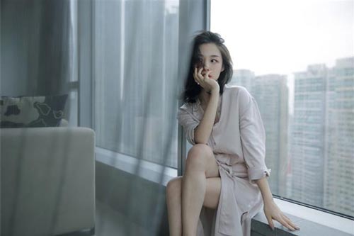 Rủ đồng nghiệp đến nhà chơi và đưa tiền nhờ chị dâu nấu cơm hộ, để rồi nhìn mâm cơm chị ấy bưng lên mà tôi tái mặt