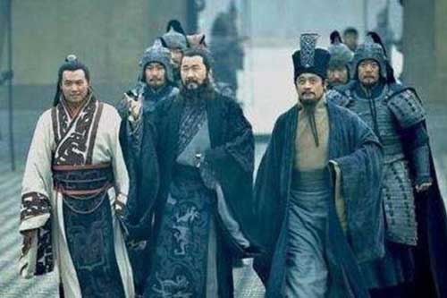 Lưu Bị muốn phục hưng Hán thất, vậy tại sao người trung thành với nhà Hán như Tuân Úc không chọn Lưu Bị để phò tá?