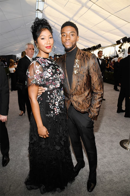 Chadwick và Simone Ledward tới thảm đỏ đầu năm 2019. Chadwick và Simone Ledward tới thảm đỏ đầu năm 2019.