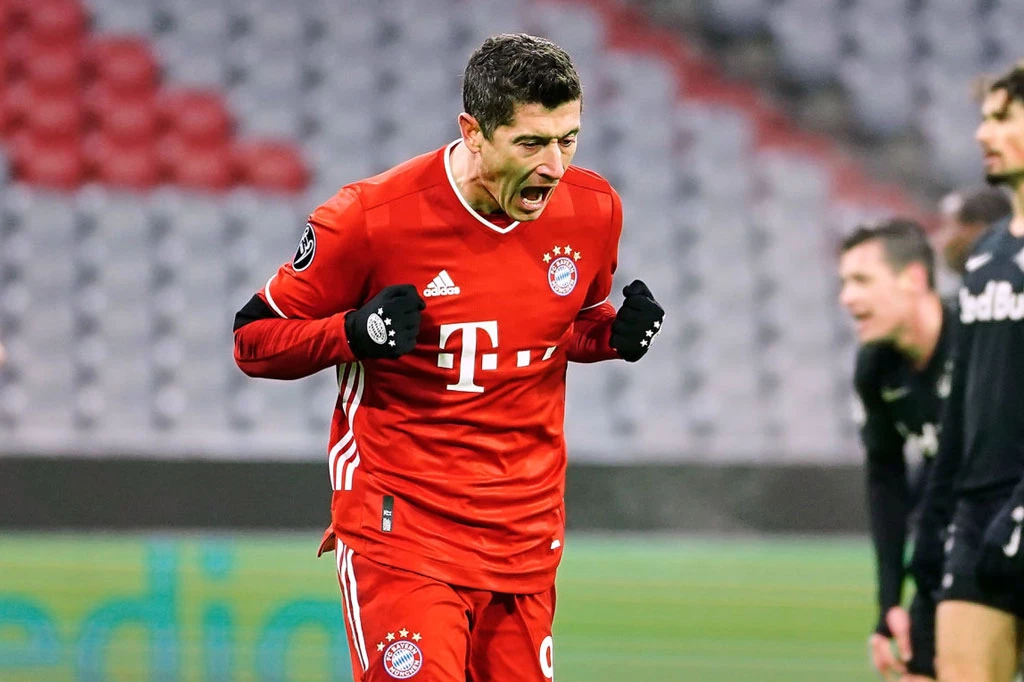 Tiền đạo: Robert Lewandowski (Bayern Munich, 32 tuổi, định giá chuyển nhượng: 60 triệu euro).