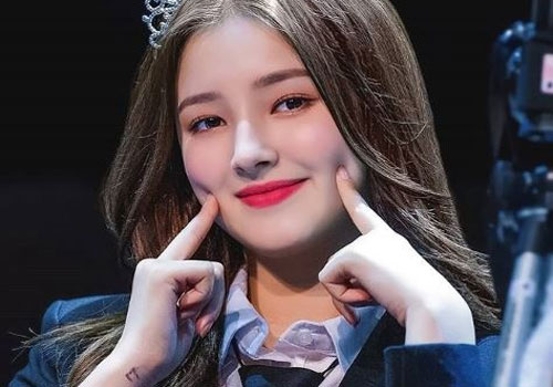 Nancy Momoland suy sụp vì ảnh 'nóng' bị phát tán