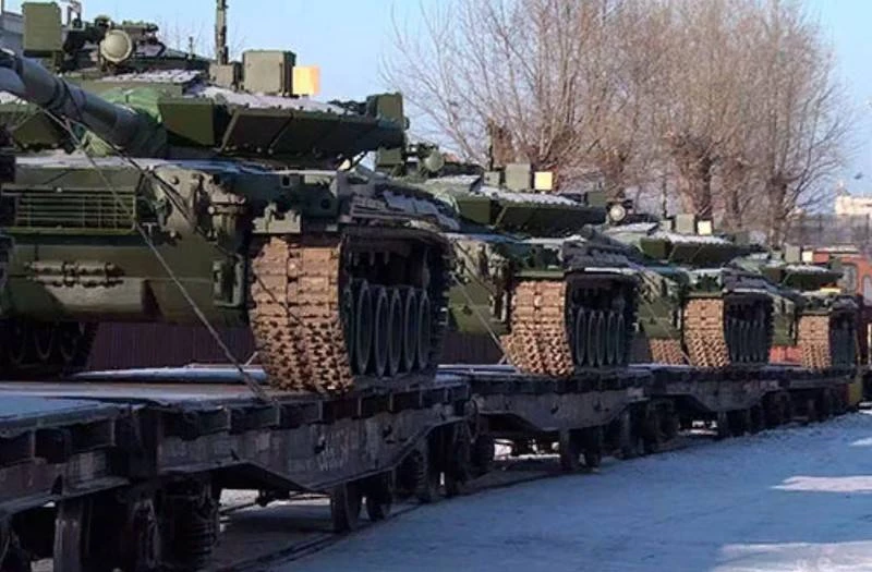 Lô xe tăng chiến đấu chủ lực T-80BVM mới của Quân đội Nga. Ảnh: TASS.