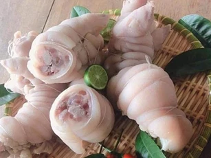 Không muốn sức khỏe tệ hại thì những người này không nên ăn móng giò