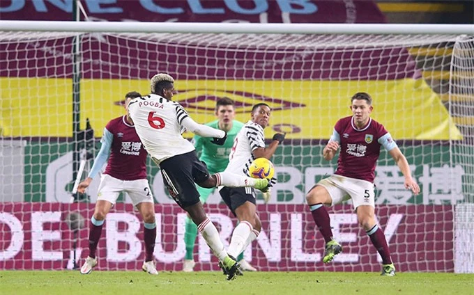 Pogba ghi bàn duy nhất trong chiến thắng của M.U trước Burnley