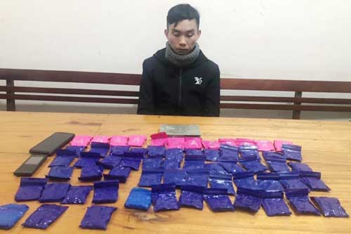 Nghệ An: Vận chuyển 1 bánh heroin và 12.400 viên hồng phiến