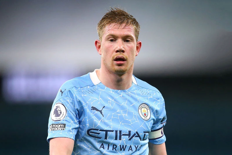 Tiền vệ: Kevin De Bruyne (Man City, điểm số trung bình: 7,74).