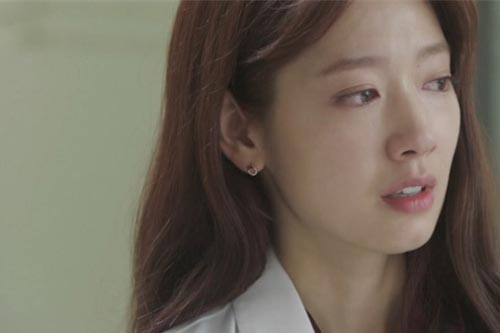 Mới lên tiếng đòi đi dự tiệc cùng chồng, anh đã bực bội giáng cho tôi một cú sốc không thể đau điếng hơn