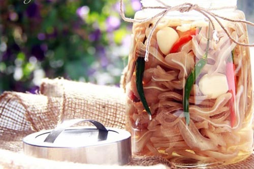 Cách làm tai heo ngâm giấm giòn ngon sần sật chống ngán ngày Tết