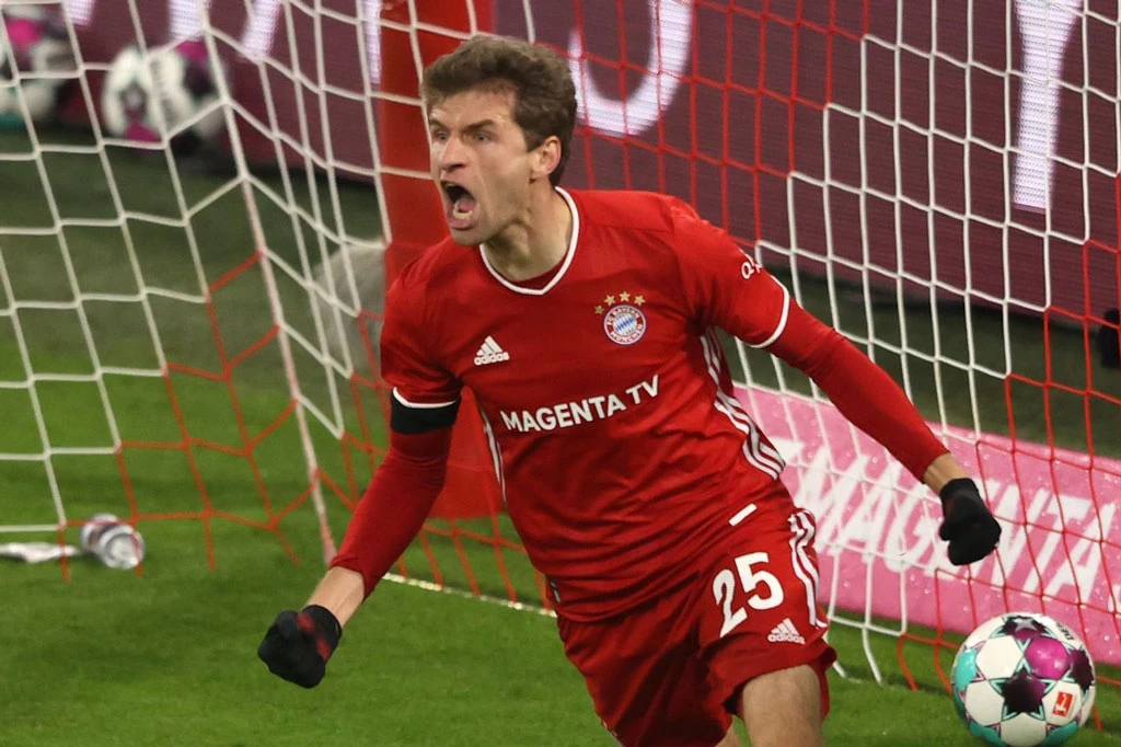 Tiền vệ tấn công: Thomas Muller (Bayern Munich, 31 tuổi, định giá chuyển nhượng: 35 triệu euro).