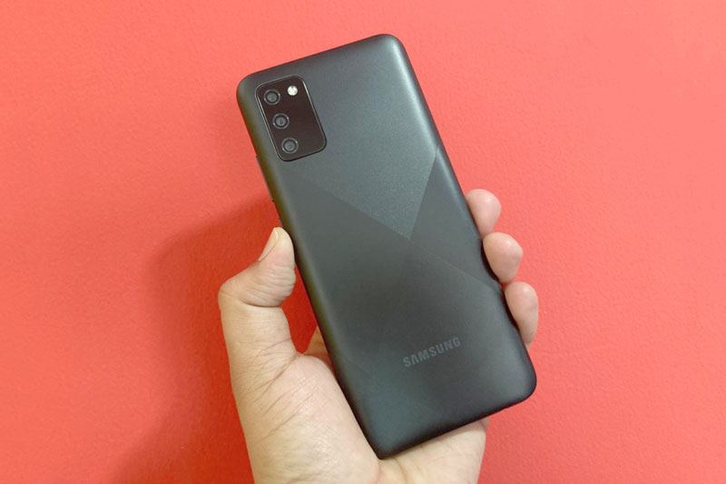 Trên tay smartphone Samsung với RAM 4 GB, pin 5.000 mAh, giá hơn 3 triệu