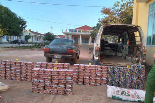 Gia Lai: Phát hiện ô tô chứa hơn 300 kg pháo lậu ở biên giới