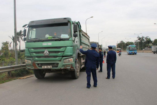 Hơn 14.000 xe chở quá tải bị xử phạt trong năm 2020