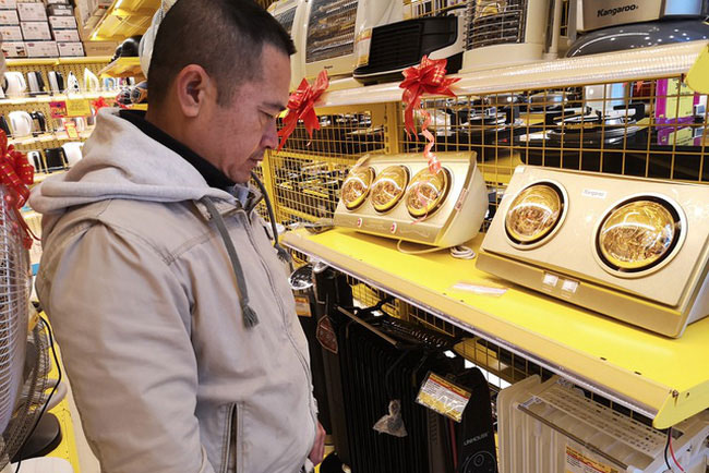 Rét ngọt, rét đậm, thiết bị sưởi ấm "đắt như tôm tươi"