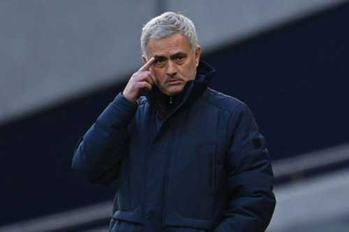 Mourinho nói gì sau khi bị Fulham cầm hòa?