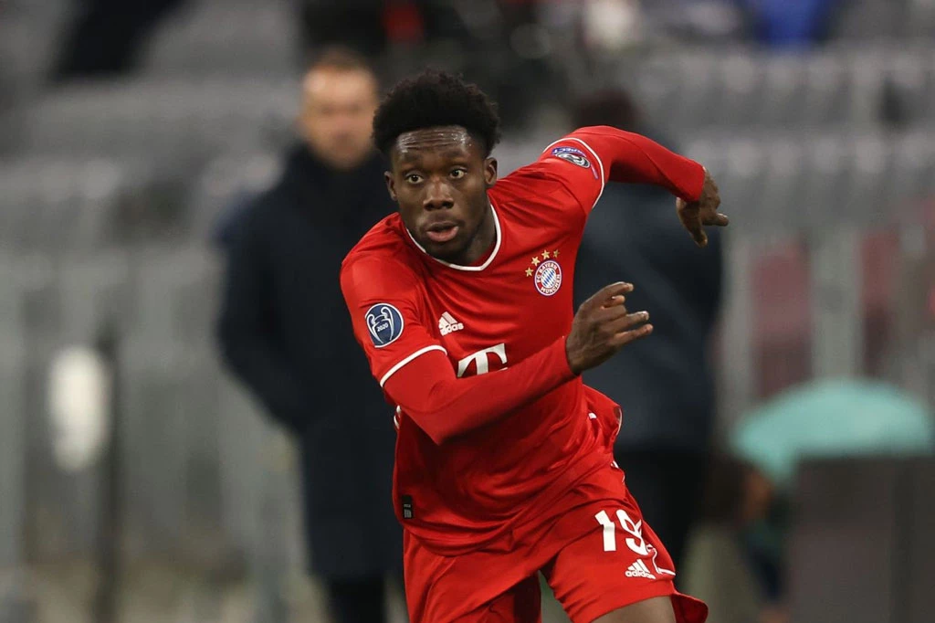 Hậu vệ trái: Alphonso Davies (Bayern Munich, 139,2 triệu euro).