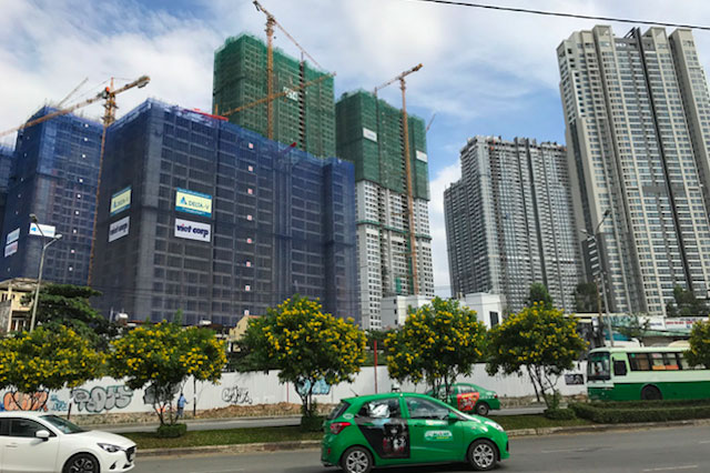 Nghịch lý thị trường bất động sản