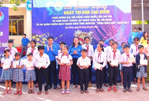 Bình Phước: Doanh nghiệp cùng Đoàn Thanh niên hỗ trợ bà con vùng biên đón Tết sớm