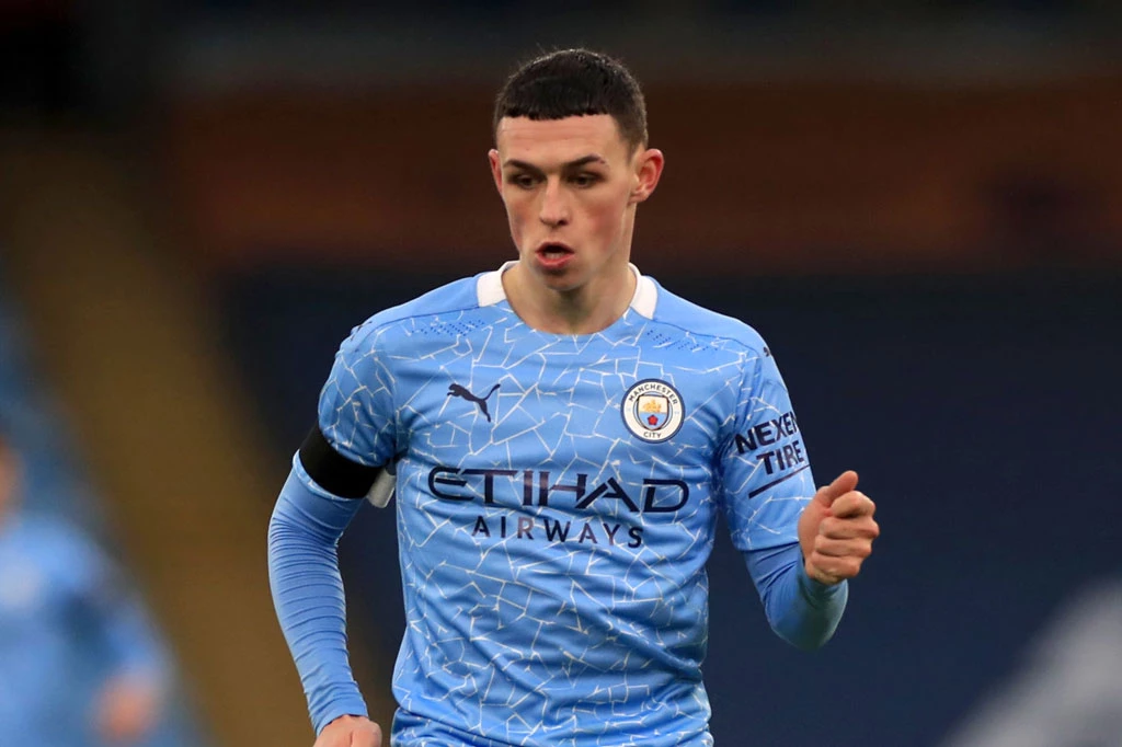 Tiền vệ trung tâm: Phil Foden (Man City, 20 tuổi, định giá chuyển nhượng: 60 triệu euro).