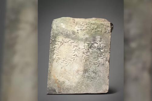 Nhặt đá kê chuồng ngựa, 20 năm sau mới biết là báu vật