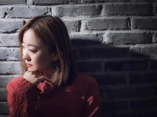 Biết đồng nghiệp làm việc khuất tất, tôi vẫn không thể hé răng nửa lời, chỉ dám trơ mắt đứng nhìn