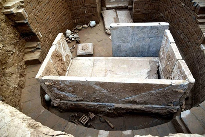 Bí ẩn mộ cổ cặp đôi 1.400 tuổi nằm giữa kho báu xa hoa - Ảnh 1.