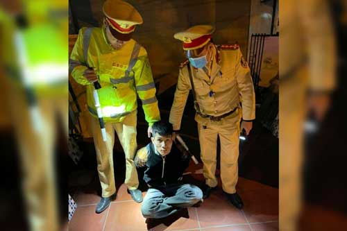 Quảng Ninh: Mang ma túy đi bán thì gặp cảnh sát