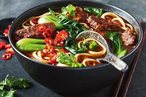 Tự làm mì bò Đài Loan nổi tiếng với nguyên liệu đơn giản