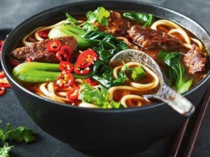 Tự làm mì bò Đài Loan nổi tiếng với nguyên liệu đơn giản