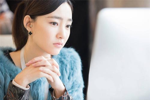 Vừa đi công tác về thì mẹ chồng chỉ tay đòi đuổi đi, tôi thắc mắc thì bà ném ra một vỉ thuốc khiến tôi hốt hoảng