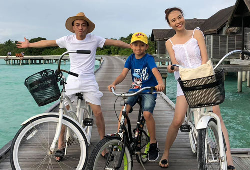 Đàm Thu Trang “đào” lại loạt ảnh du lịch với Subeo, Cường Đô La bình luận 1 câu là biết cưng ái nữ mới sinh thế nào