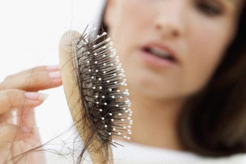 Cơ thể bất ngờ xuất hiện 4 dấu hiệu này: Bạn đang thiếu hụt vitamin E trầm trọng, cần đi khám gấp