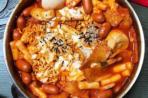 Thưởng thức lẩu Tokbokki chuẩn vị Hàn Quốc tại nhà