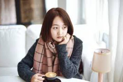 Bạn gái của anh trai lúng túng thừa nhận nghề nghiệp của mình khiến cả nhà tôi "đứng hình"