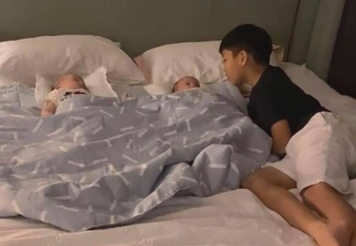 Chỉ một câu nói, Kim Lý thay lời khẳng định mối quan hệ vô cùng thân thiết với bé Subeo