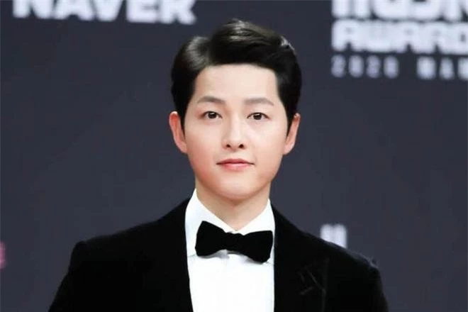 Song Joong Ki góp 2 tỷ đồng cho bác sĩ 0