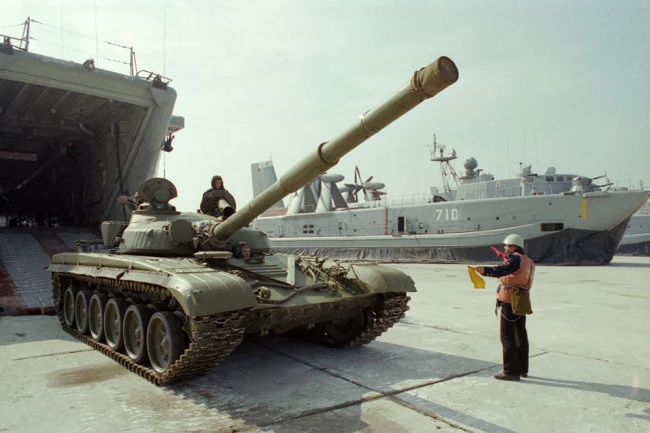 Trung Quốc đã có được xe tăng T-72 từ Romania. Ảnh: RG.