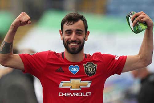 Bruno Fernandes từng muốn chia tay bóng đá, khóc nấc khi được MU chiêu mộ