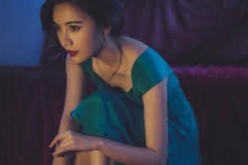 Đêm tân hôn tôi "hóa đá" khi đọc hết cuốn sổ dày 40 trang chồng giấu trong tủ quần áo