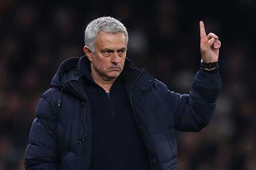 Mourinho phủ nhận dạy cầu thủ M.U kiếm phạt đền, không muốn giữ Bale