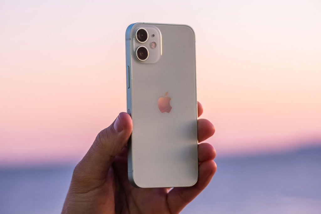 Trước Tết, iPhone 12 Mini giảm giá mạnh tại Việt Nam