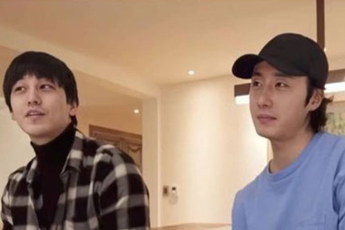 Đều đã bước sang độ tuổi U40, hai mỹ nam nổi tiếng Hàn Quốc - Kim Bum và Jung Il Woo ra sao khi để mặt mộc?