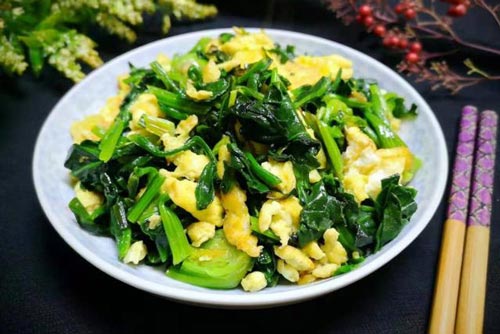 Trứng xào với rau này vừa ngon lại giàu vitamin C